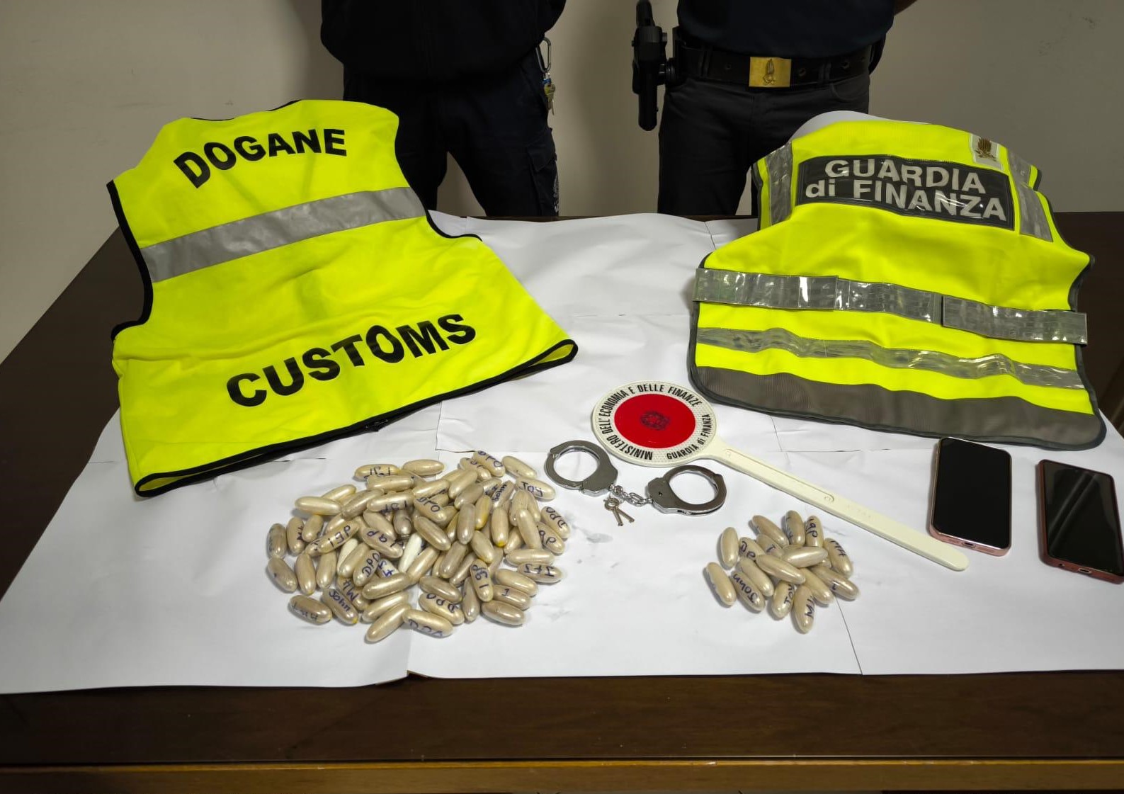 Pisa: 32enne arrestata all’aeroporto. Aveva ingerito ovuli con oltre un chilo di eroina
