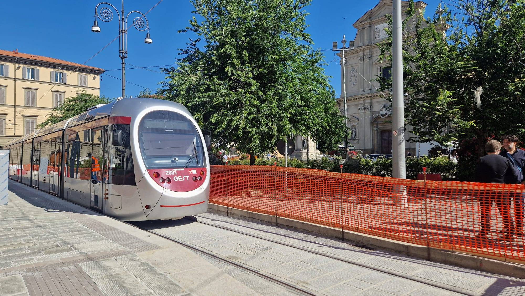 Trasporti in Toscana: treni in ritardo. Guasto sulla tramvia allo Statuto