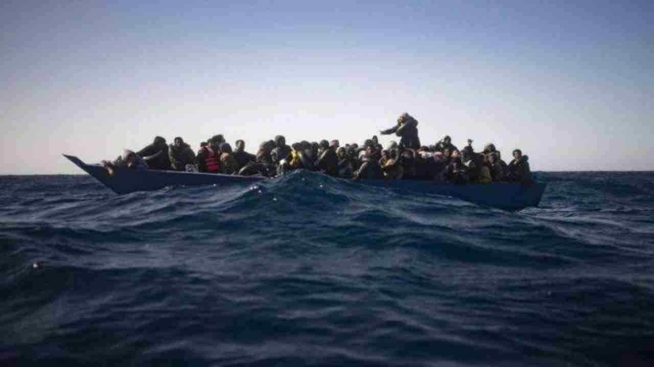 Migranti: chiuse mille pagine social che promuovevano i viaggi illegali
