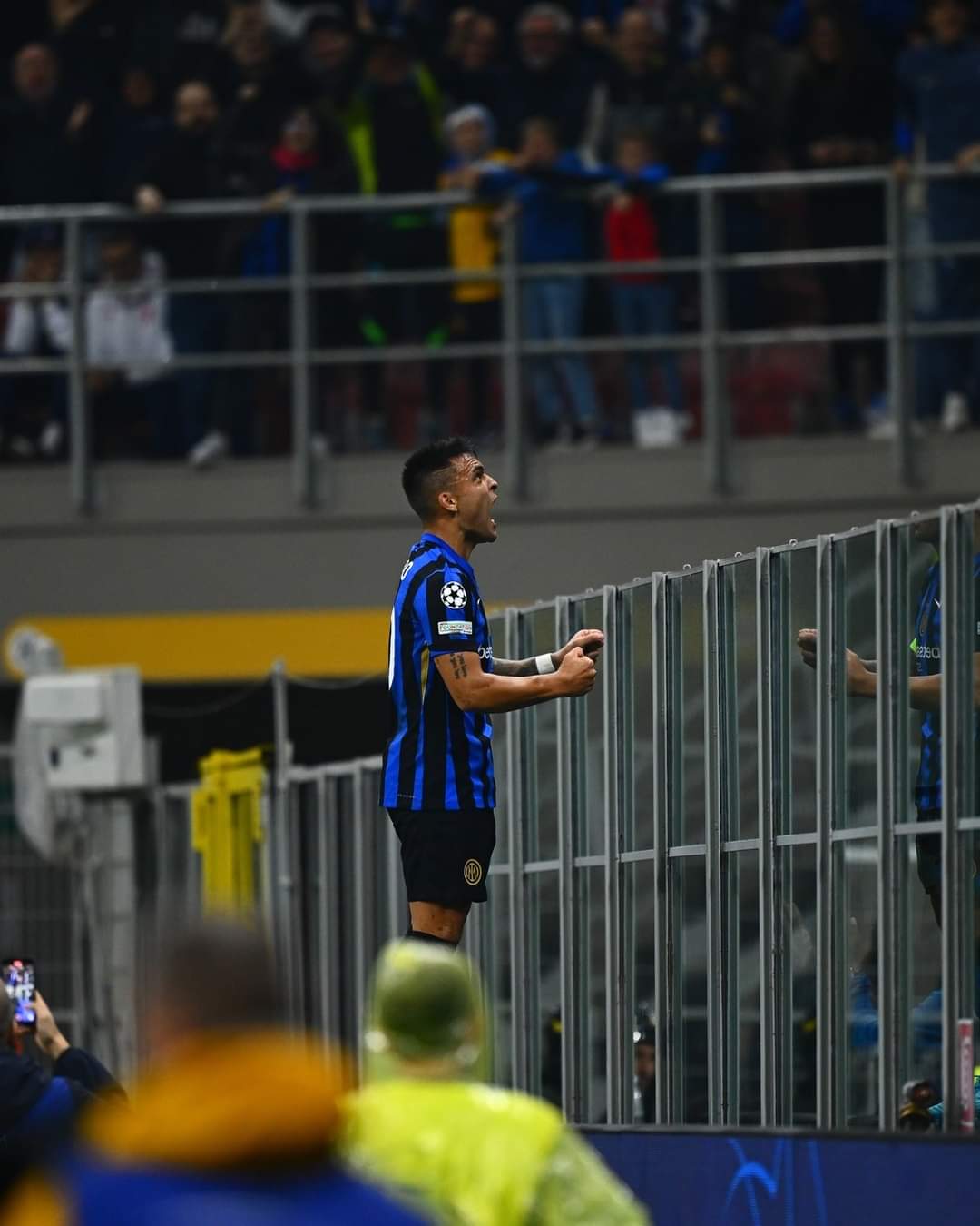 Champions: Inter travolgente con la Stella Rossa (4-0). Milan battuto dal Bayer, nonostante la buona ripresa: 1-0. Gli altri risultati