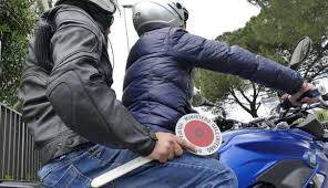Firenze: spaccata in piazza della Libertà. Rubata Vespa d’epoca. Ritrovata nel Pistoiese. Denunciate due persone
