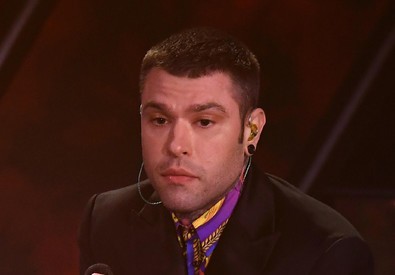 Fedez: nuovi guai, arrestato il suo bodyguard. Il rapper vicino al capo della curva Milan