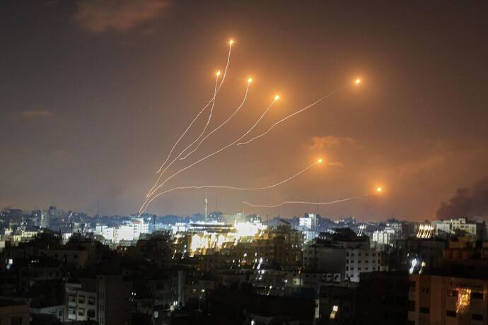 Israele: “Colpiremo l’Iran”. Teheran minaccia Arabia Saudita, Kuwait, Bahrein. Hamas rivendica l’attentato di Jaffa