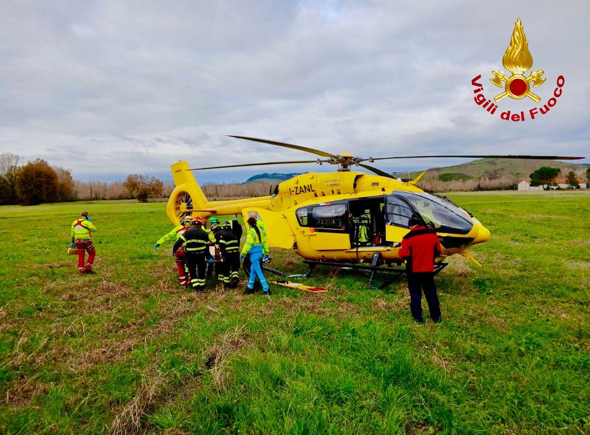Lajatico: motociclista perde controllo e finisce in un campo. E’ grave