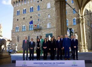 Overtourism: 10mila crocieristi domenica hanno invaso Firenze. Flash mob contro il “mordi e fuggi”