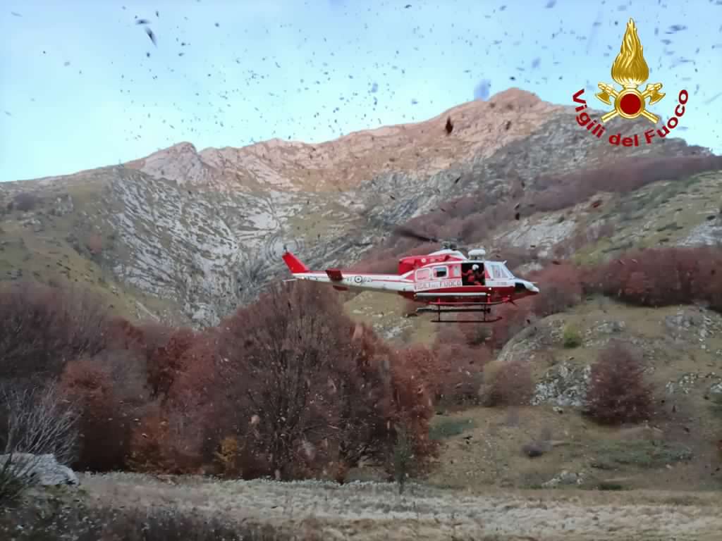 Apuane: escursionisti perdono l’orientamento sul Monte Pisanino. Soccorsi dai vigili del fuoco (video)