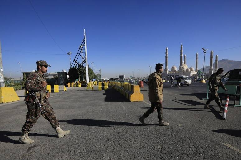 Houthi: attacco alla portaerei Usa Lincoln, nel mare arabico