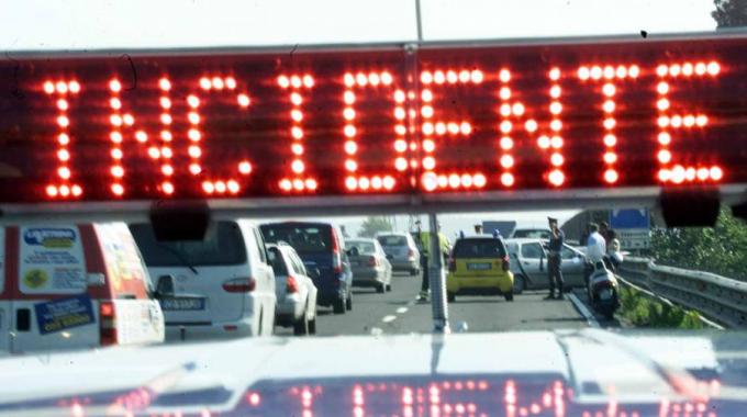 Autostrada A1: incidente tra Barberino e bivio Direttissima. Un ferito