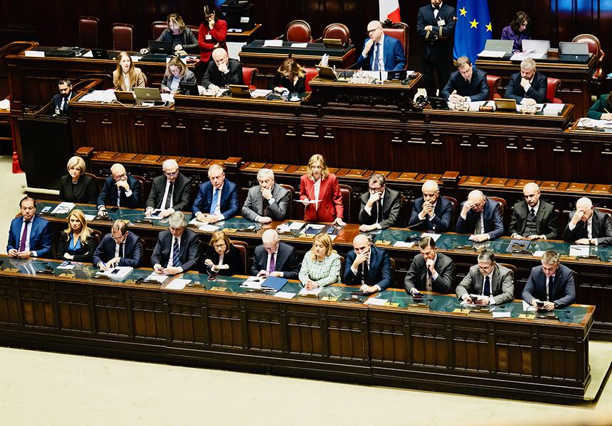 Meloni alla Camera in vista del Consiglio europeo: “Aperti con Trump. Migranti: “Rivedere direttiva Ue sui rimpatri”