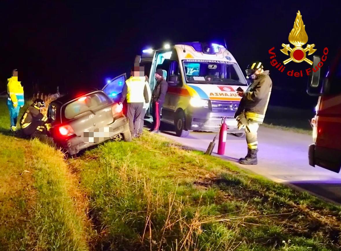 Casciana Terme: auto finisce fuori strada nella notte. Ferito il conducente