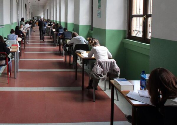 Maturità 2025: latino al Classico, matematica allo Scientifico. Novità per chi ha 6 in condotta