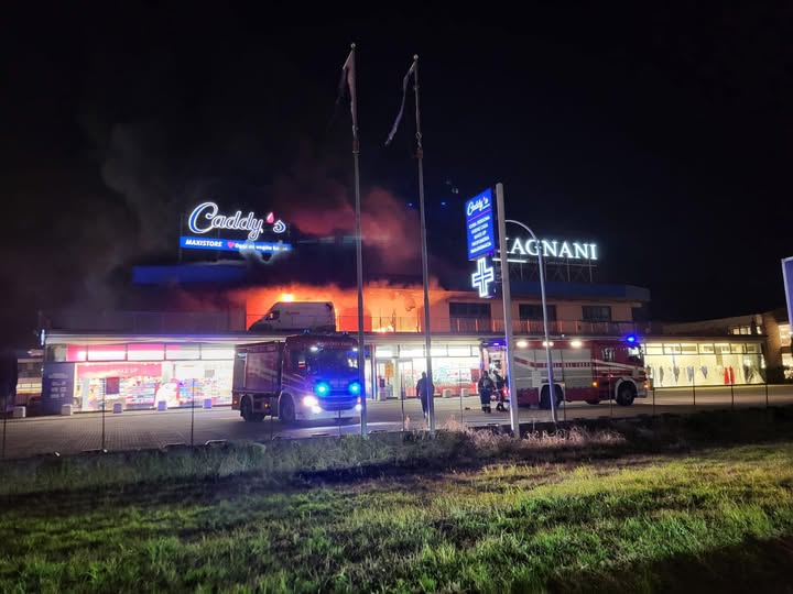 San Miniato: vasto incendio in negozio di abiti da sposa all’uscita della Fipili. Il Comune: “Tenete chiuse le finestre”