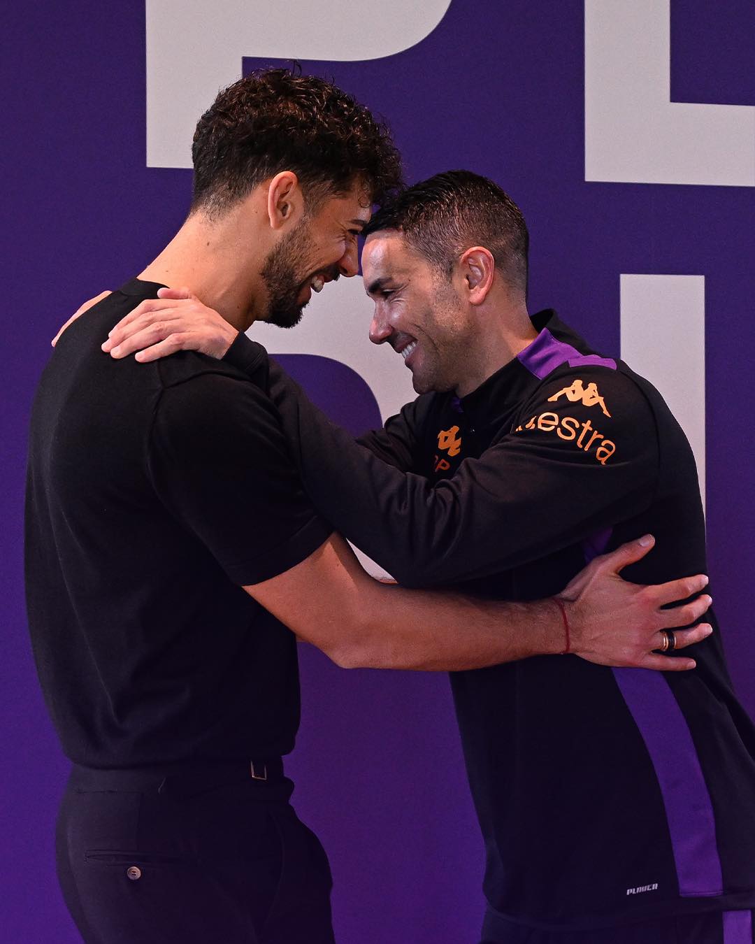 Fiorentina: Pablo Marì arriva e abbraccia Palladino. Trattativa per Bondo