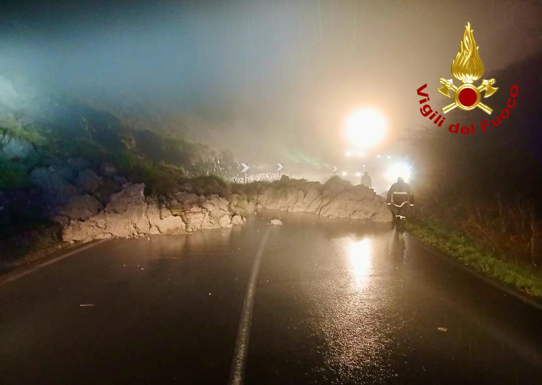 Volterra: frana nella notte sulla statale 439. Circolazione a senso unico alternato