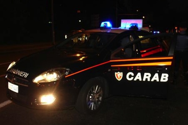 Vernio: uccide la madre con tre coltellate e dà fuoco alla casa nella notte a Montepiano