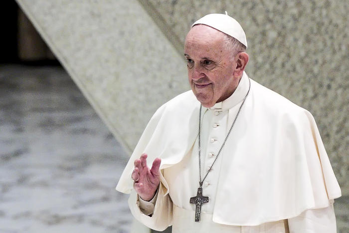 Papa Francesco ricoverato al Gemelli: saltano l’udienza giubilare e l’incontro con gli artisti a Cinecittà