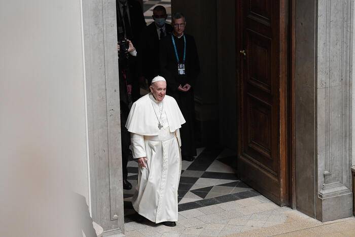 Papa Francesco al Gemelli: degenza più lunga per “quadro clinico complesso”