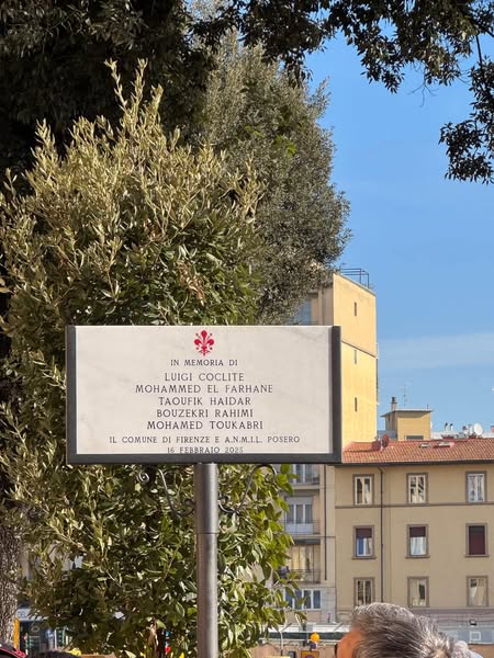 Firenze, crollo via Mariti: targa in ricordo delle 5 vittime. Una delle vedove: “Non un incidente, ma un omicidio sul lavoro”