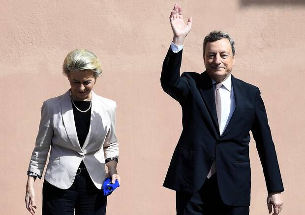 Draghi a Bruxelles: “Potremmo restare soli a garantire sicurezza in Ucraina e in Europa. Muoviamoci!”