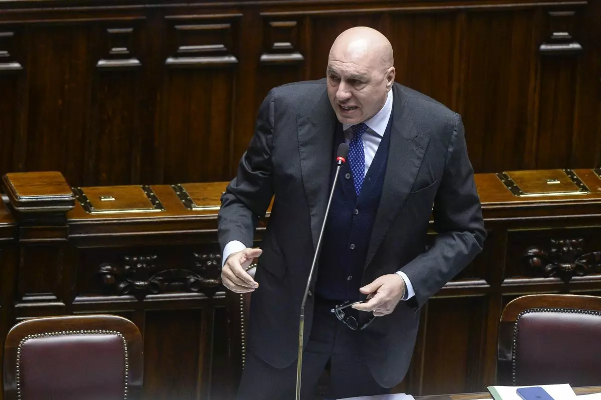 Crosetto “E’ in corso una guerra ibrida pericolosa e sotterranea”