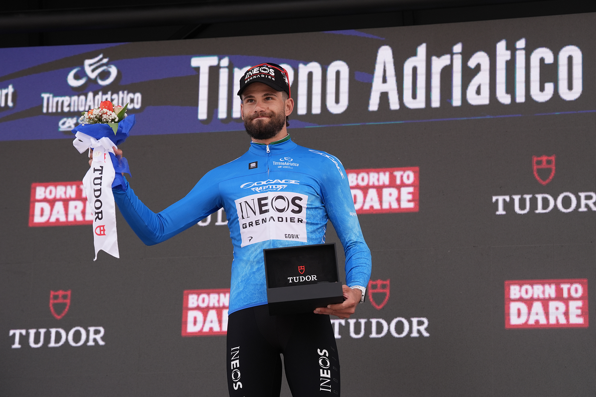Tirreno-Adriatico 2025: Filippo Ganna conquista la prima tappa davanti ad Ayuso