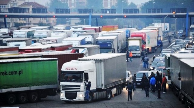 Sciopero dei Tir: supermercati e botteghe a rischio rifornimenti. Anche i bus possono fermarsi