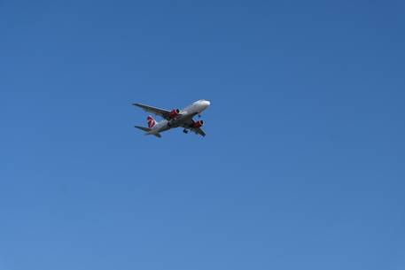 Londra: blackout all’aeroporto di Heathrow, scalo chiuso. Almeno 1350 voli cancellati