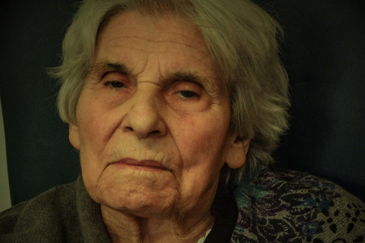 Luciano Ricci, il fotografo di fama internazionale oggi espone gli scatti delle anziane nell’Rsa in cui è ospite