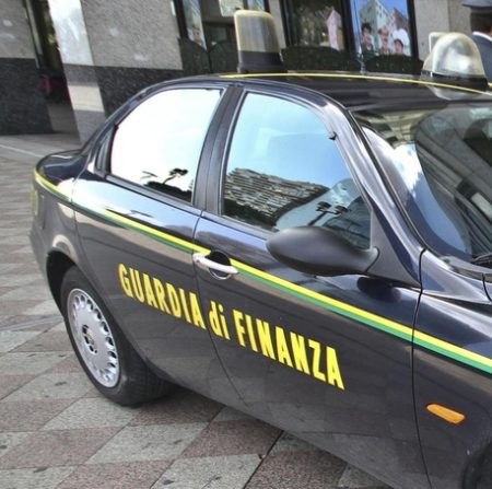 Frode fiscale prodotti importati dalla Cina: sequestro per 71 milioni. 17 indagati fra Toscana e Lazio