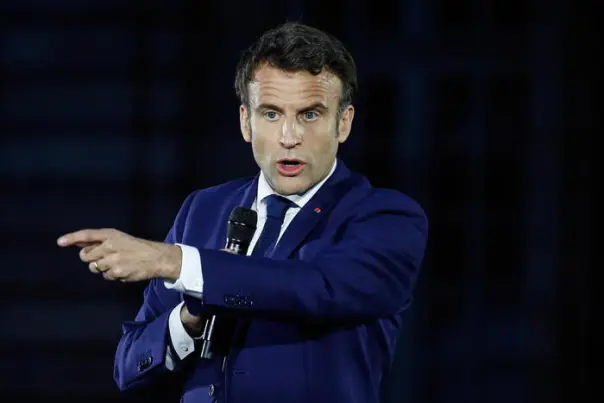 Ucraina: Macron offre all’Ue l’ombrello nucleare contro Putin. In attesa