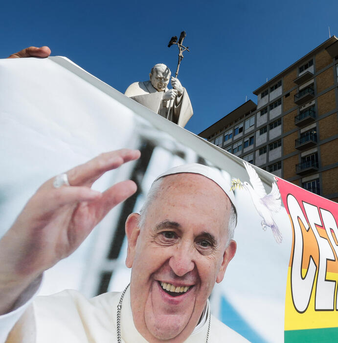 Papa Francesco: giornata tranquilla fra riposo e preghiera. Sabato nuovo bollettino medico