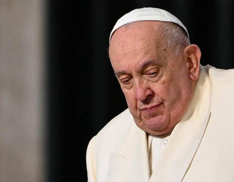 Papa Francesco: nuovo miglioramento ma quadro resta complesso. Dal Gemelli si è collegato con la Curia
