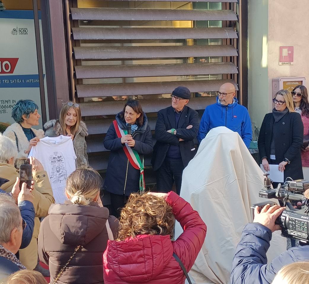 Scandicci: statua di Bobo al Castello dell’Acciaiolo in ricordo di Sergio Staino