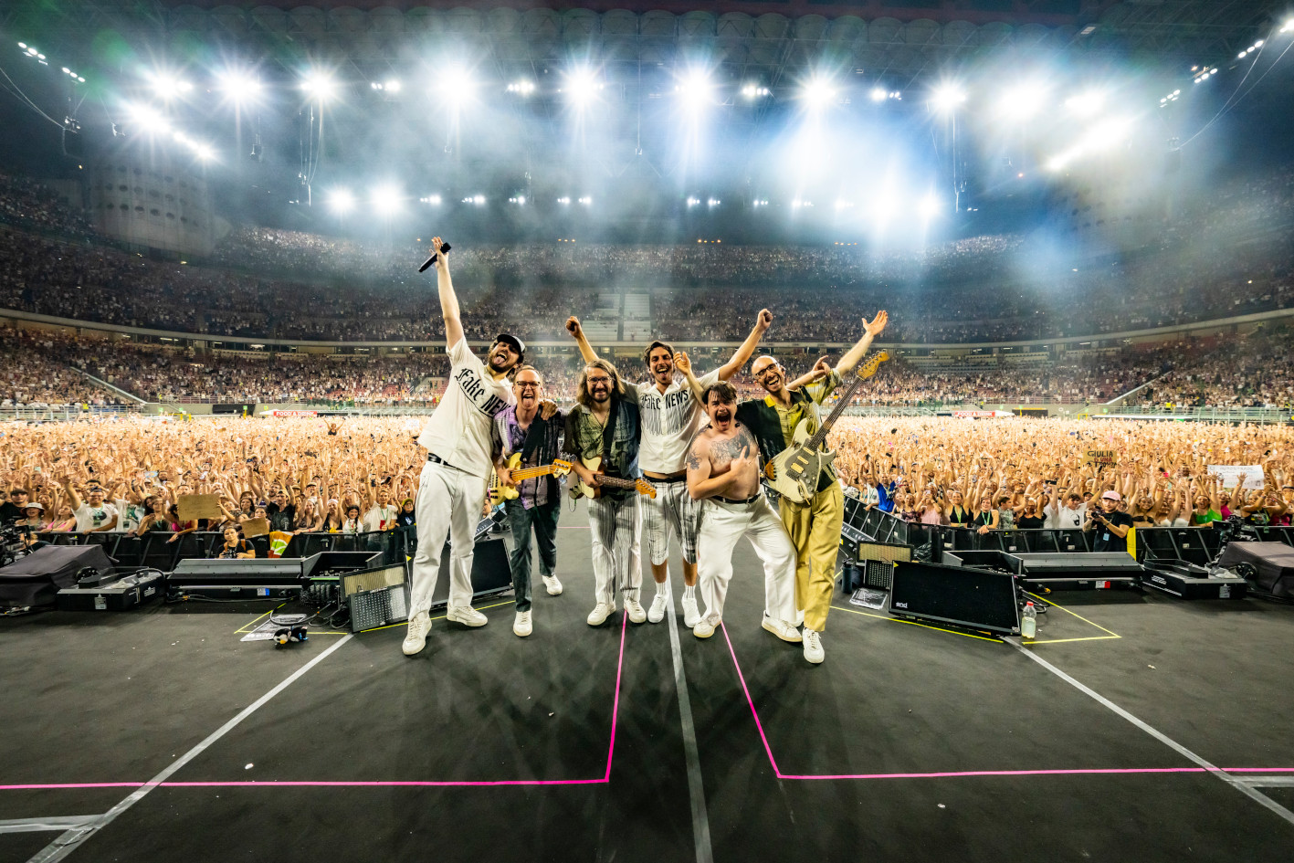 Firenze: Pinguini Tattici Nucleari alla Visarno Arena, con  Hello World Tour Stadi 2025
