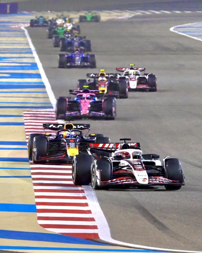 Formula 1, Gp Bahrein: Piastri trionfa. Ferrari solo quarto e quinto posto