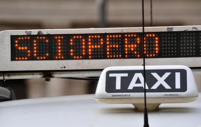 Sciopero taxi: garante segnala al Prefetto di valutare la precettazione