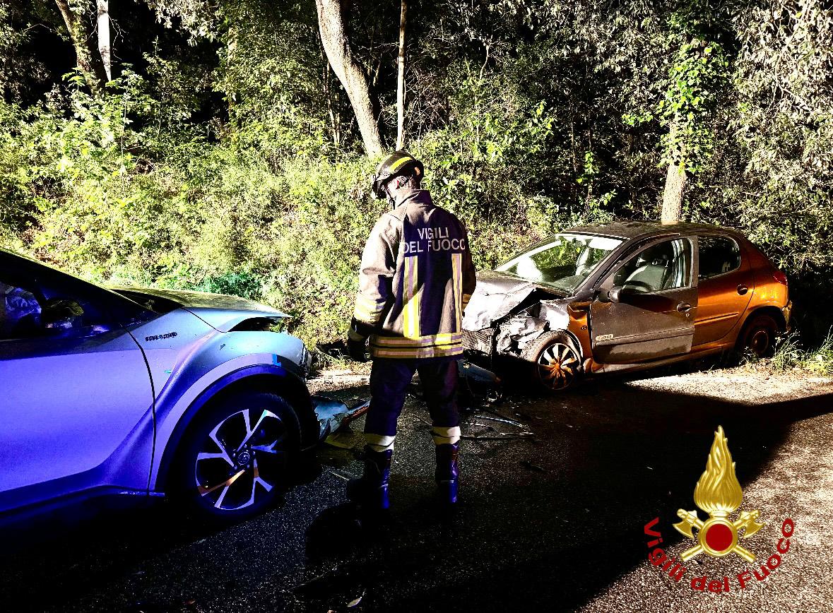 Riparbella: scontro fra auto, conducenti incastrati tra le lamiere soccorsi dai vigili del fuoco
