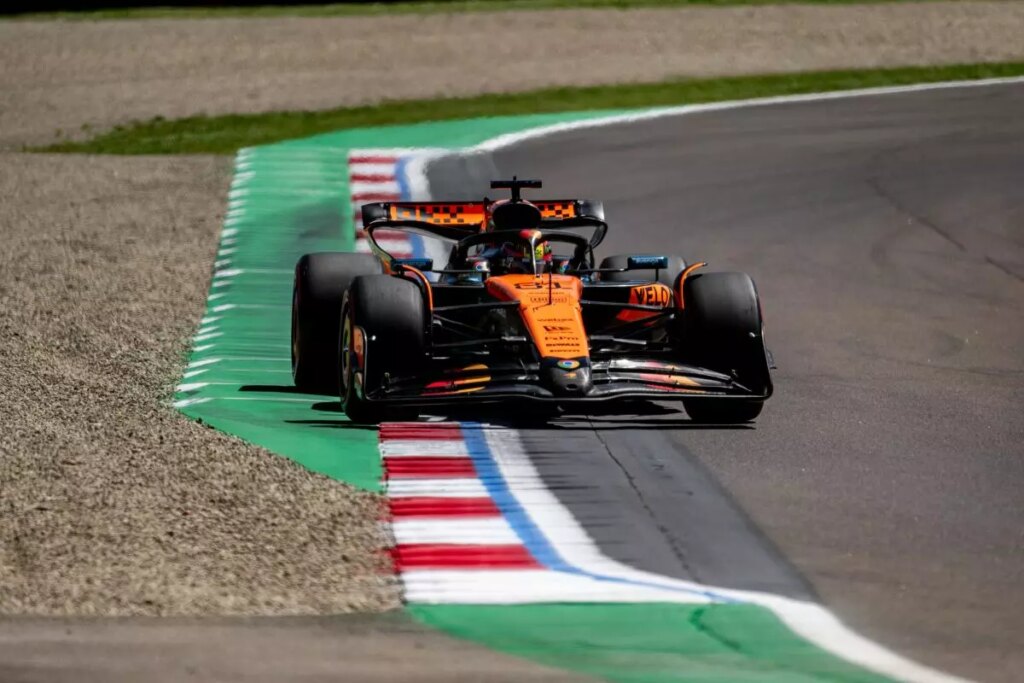 Le McLaren dominano il venerdì di Imola, Piastri il più veloce