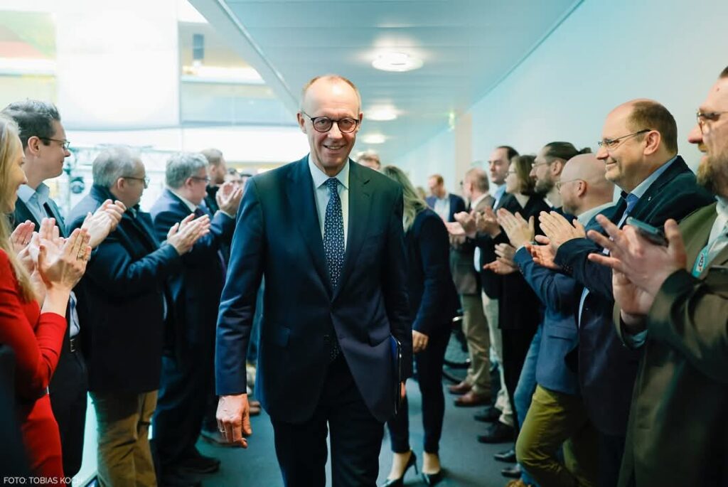 Germania: Merz cancelliere, eletto al secondo turno dal Bundestag