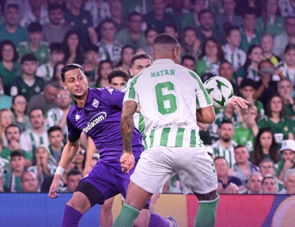 Fiorentina battuta dal Betis (2-1): Ranieri tiene vivo il sogno della finale. Kean: un tempo in panchina. Perchè? Pagelle