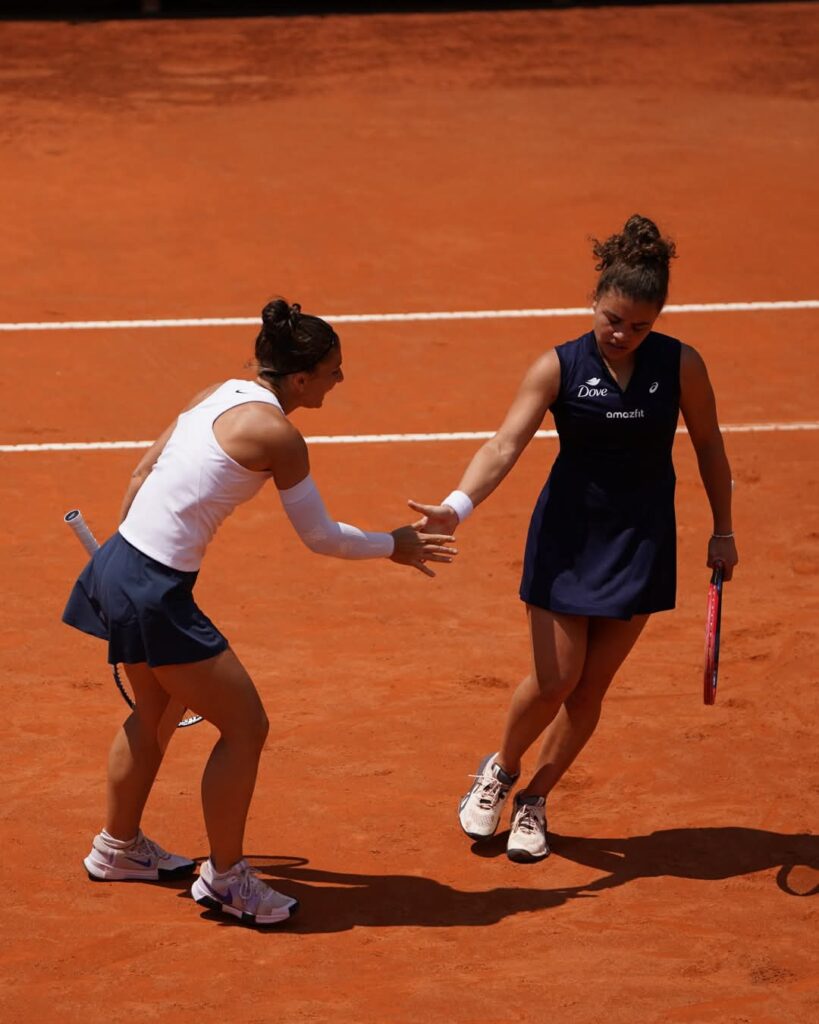 Jasmine Paolini regina anche nel doppio, con Sara Errani: battuta in finale la coppia Kudermetova-Mertens