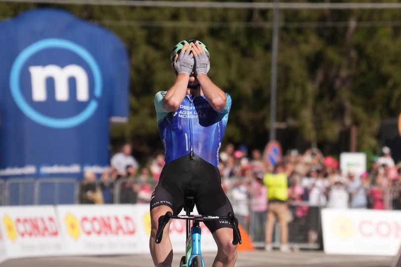 Giro d’Italia 2025: Prodhomme vince la Biella-Champoluc, Del Toro resiste in rosa