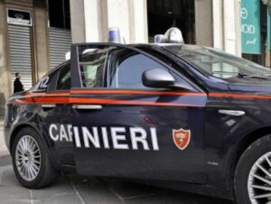 Firenze: tenta di rubare zaino ad una turista in piazza del Mercato Centrale. Arrestato 66enne