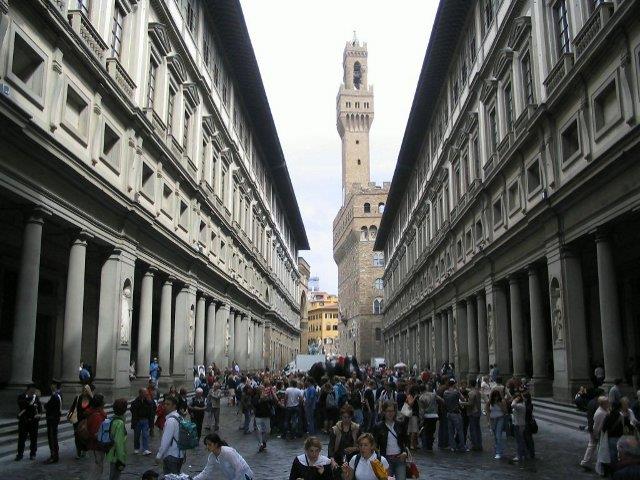 Uffizi: via la gru del cantiere dopo 20 anni. Il direttore annuncia una “cerimonia” per il via ai lavori
