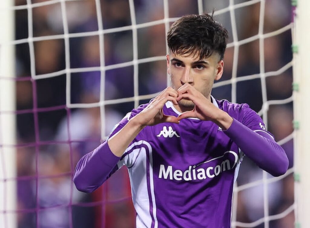 Fiorentina batte il Bologna: 3-2. Ma esplode la contestazione: contro Palladino, Pradè, la società. Pagelle