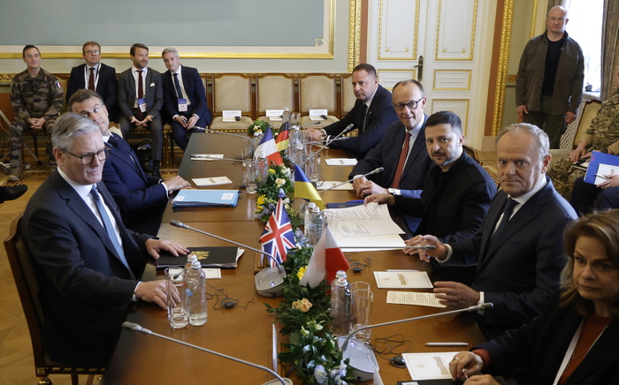 Ucraina: Macron, Merz, Starmer e Tusk a Kiev. Meloni in videoconferenza. “Russia accetti tregua di 30 giorni”
