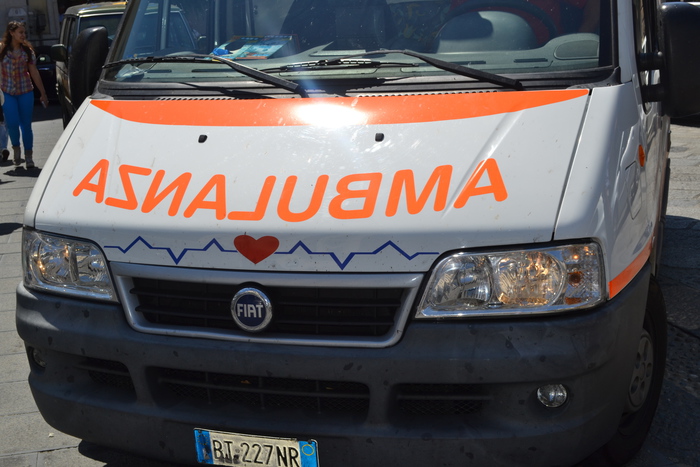 Parma: accoltella la moglie in casa e muore in un incidente durante la fuga