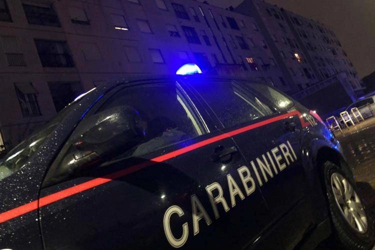 Milano: uccisa a coltellate dal marito. La figlia di 10 anni chiama 118 e fa arrestare padre