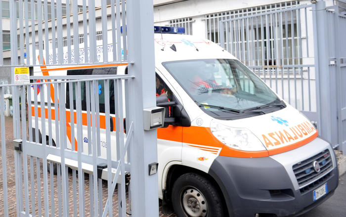 Prato: muore accoltellato per strada in pieno giorno