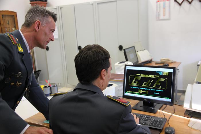 Prato, evasione fiscale: indagati un commercialista e tre consulenti. 14 perquisizioni